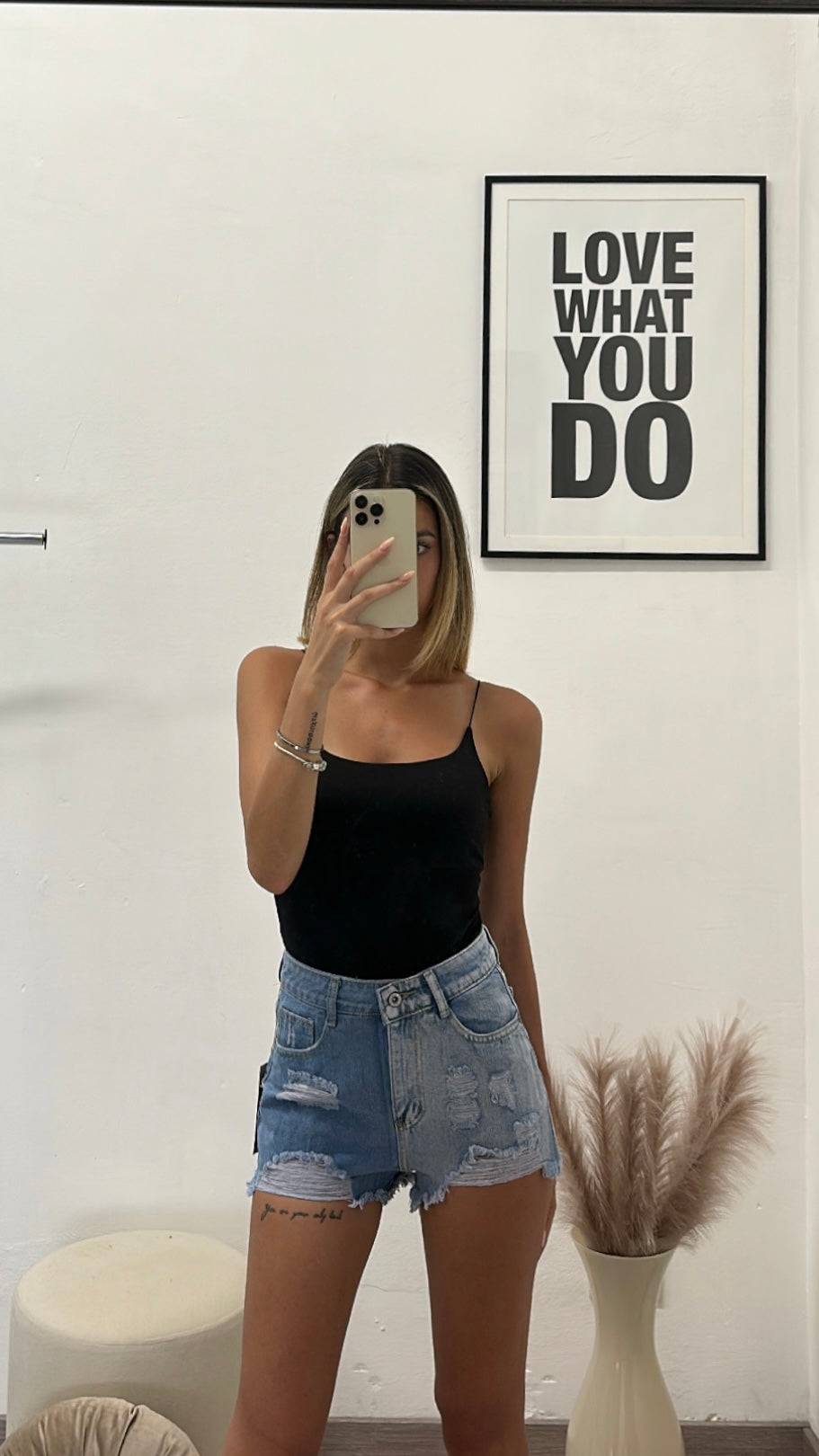 Short Vicky