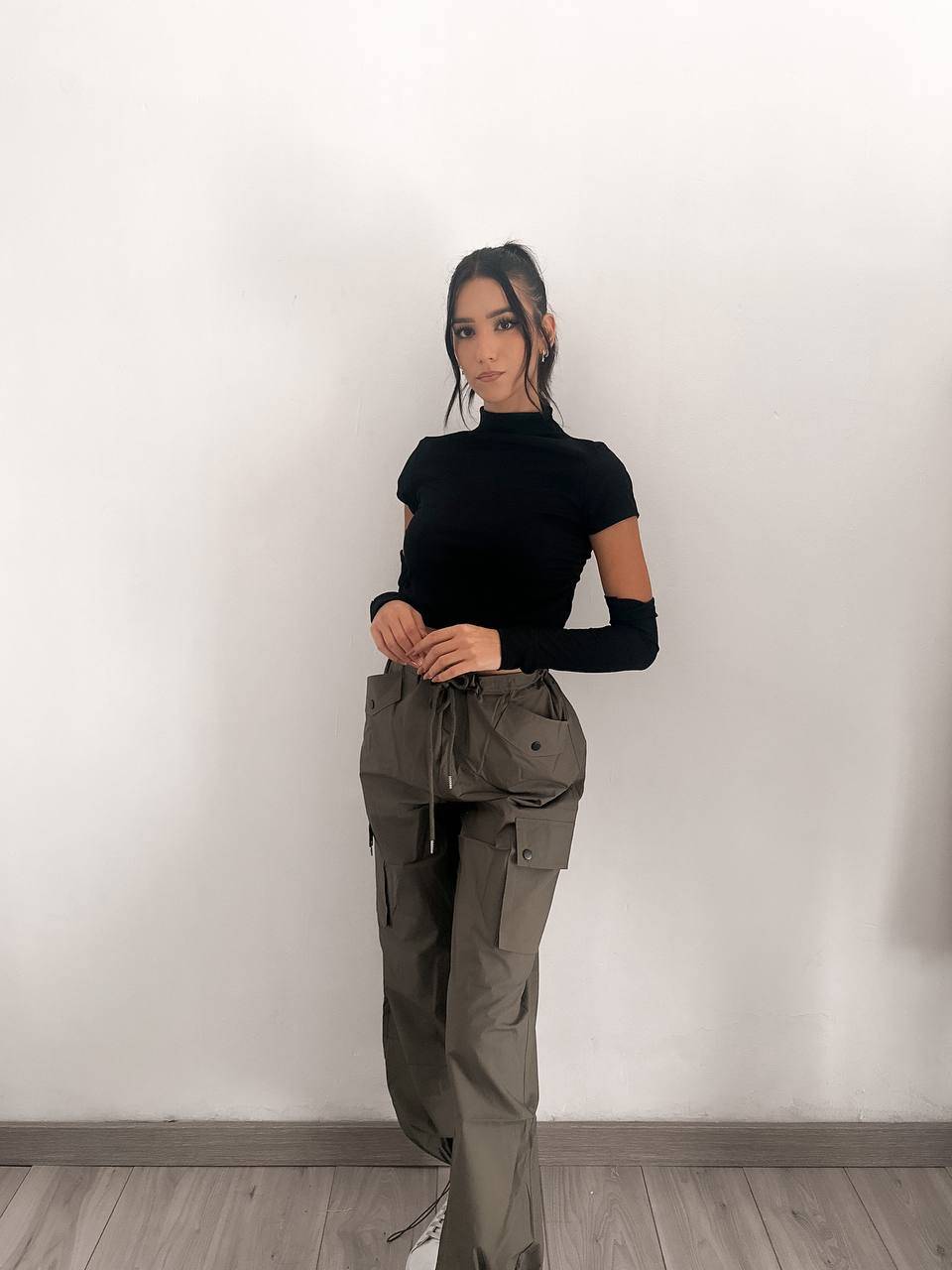 Pantaloni cargo con lacci